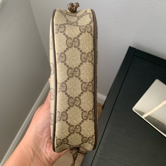 (35) GUCCI 80s Small Crossbody - Picture 10 of 12